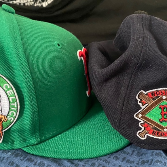 DONATED: Boston Red Sox 2x GENUINE NewEra 59Fifty7 - Picture 2 of 4